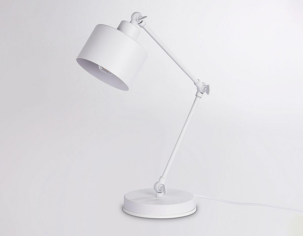 Настольная лампа Ambrella Light Traditional TR8152