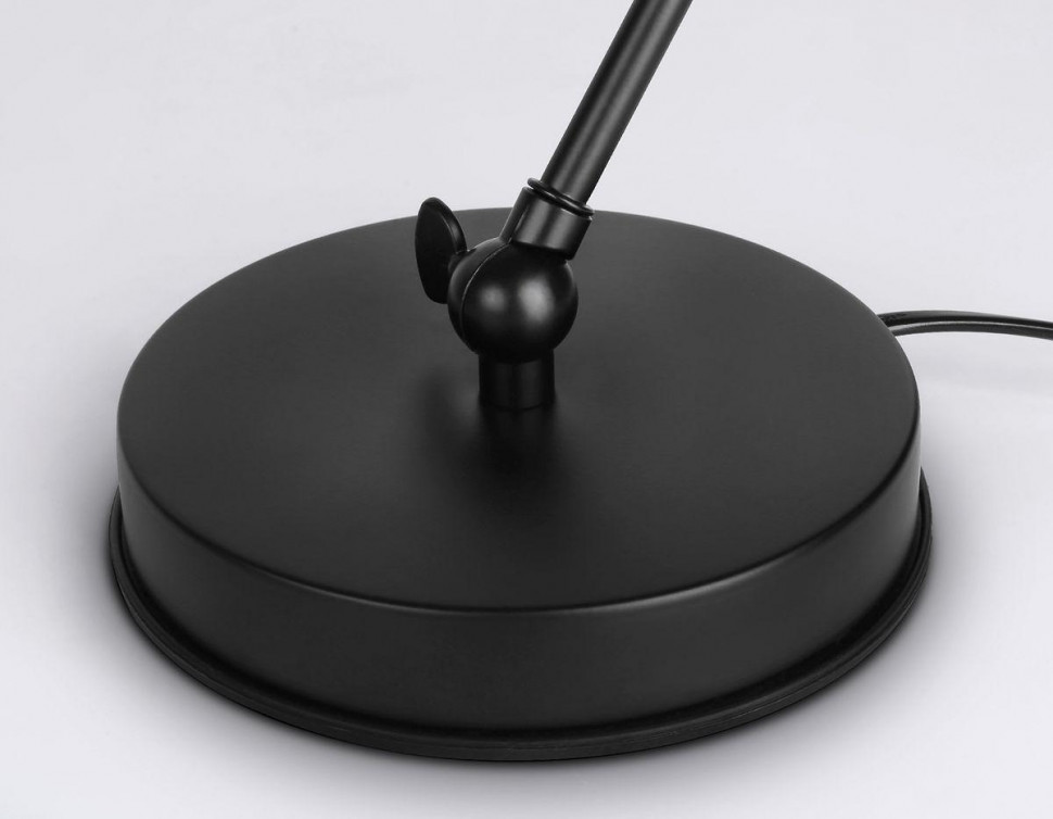 Настольная лампа Ambrella Light Traditional TR8153