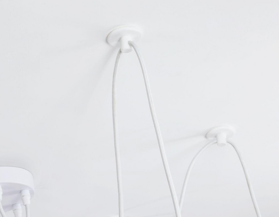 Подвесная люстра Ambrella Light Traditional TR8131
